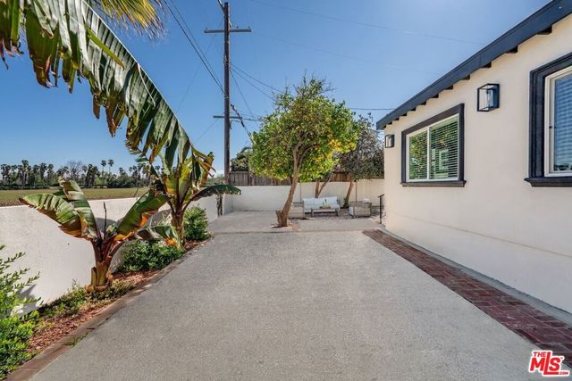 6160 Shoshone Avenue, Encino, CA 91316