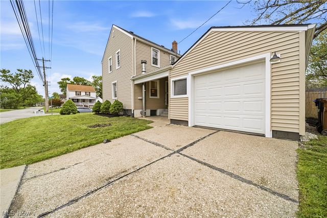 305 Hayes Avenue, Cuyahoga Falls, OH 44221