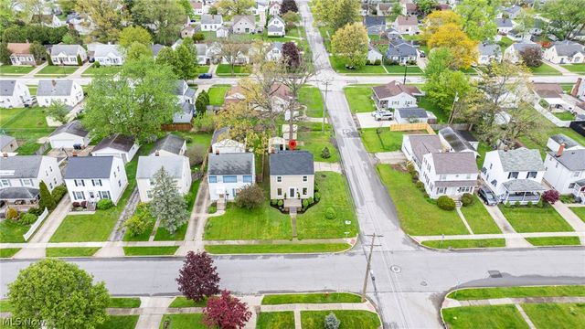 305 Hayes Avenue, Cuyahoga Falls, OH 44221