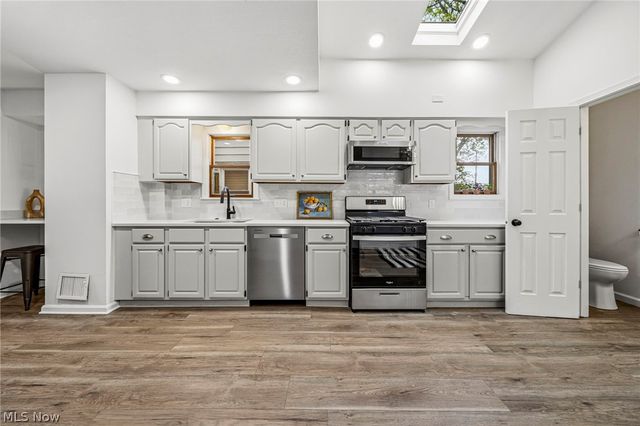 305 Hayes Avenue, Cuyahoga Falls, OH 44221