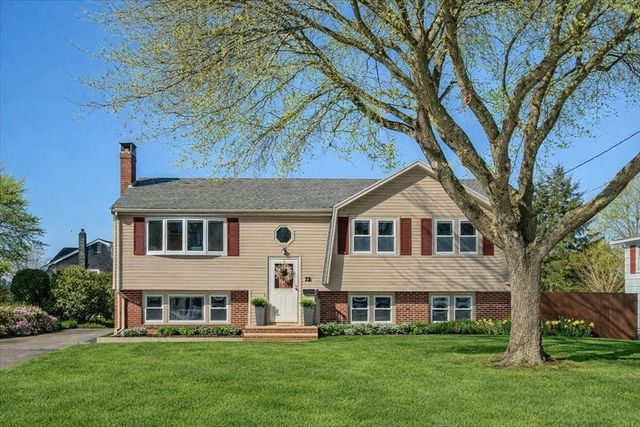 72 Rogers Dr, Stoughton, MA 02072