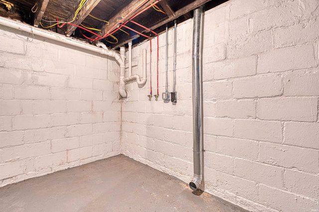 1501 Stringtown Road, Evansville, IN 47711