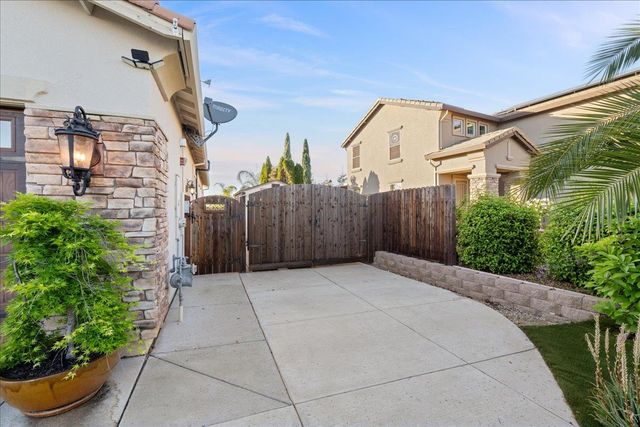2142 Fawndale Ln, Lincoln, CA 95648