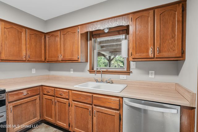 13585 Holly Springs Road, Byhalia, MS 38611