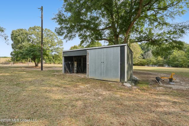 13585 Holly Springs Road, Byhalia, MS 38611