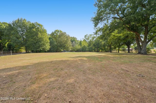 13585 Holly Springs Road, Byhalia, MS 38611