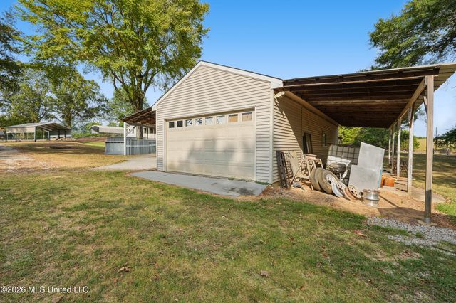13585 Holly Springs Road, Byhalia, MS 38611