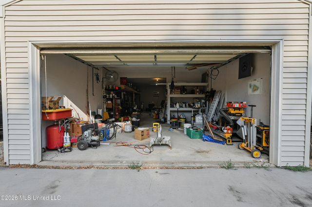 13585 Holly Springs Road, Byhalia, MS 38611