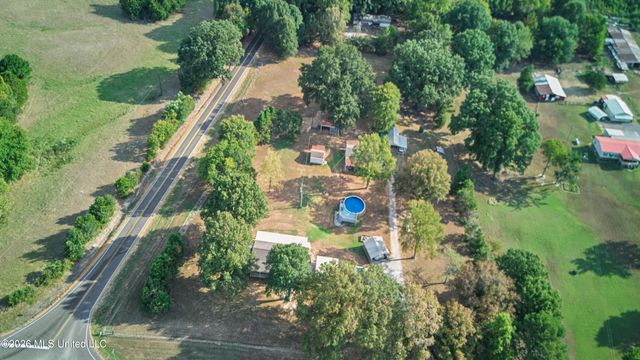 13585 Holly Springs Road, Byhalia, MS 38611