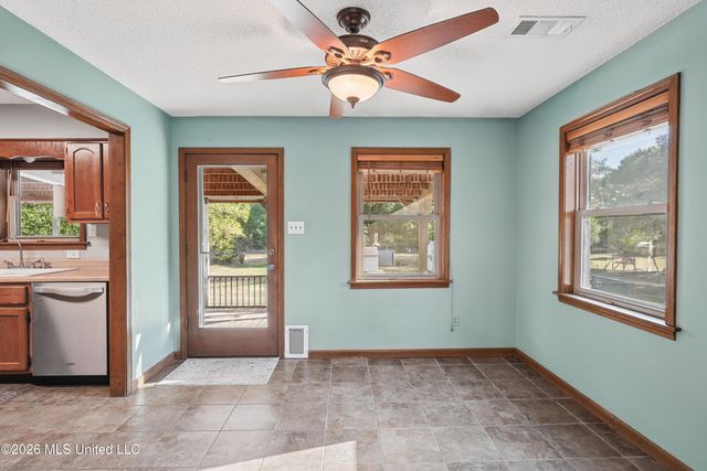 13585 Holly Springs Road, Byhalia, MS 38611