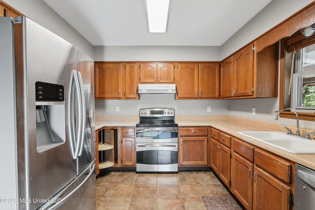 13585 Holly Springs Road, Byhalia, MS 38611