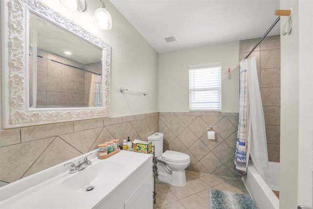 11026 Desert Springs Circle, Houston, TX 77095