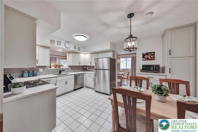 453 Larch Lane, Lower Nazareth Twp, PA 18064