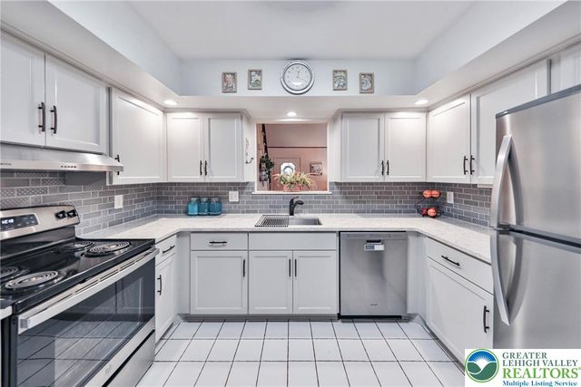 453 Larch Lane, Lower Nazareth Twp, PA 18064