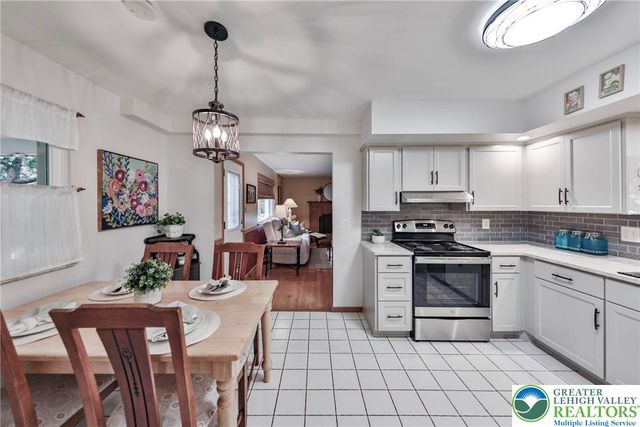 453 Larch Lane, Lower Nazareth Twp, PA 18064