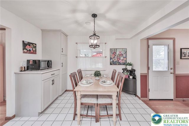 453 Larch Lane, Lower Nazareth Twp, PA 18064