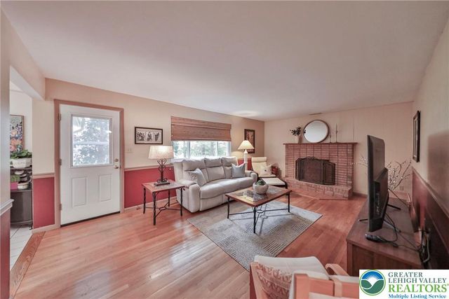 453 Larch Lane, Lower Nazareth Twp, PA 18064