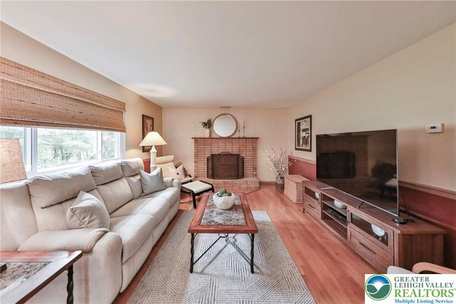 453 Larch Lane, Lower Nazareth Twp, PA 18064