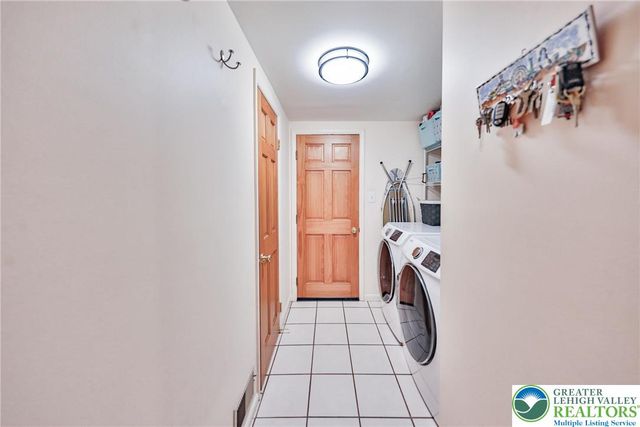 453 Larch Lane, Lower Nazareth Twp, PA 18064