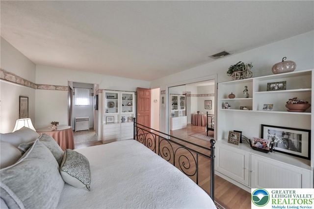 453 Larch Lane, Lower Nazareth Twp, PA 18064
