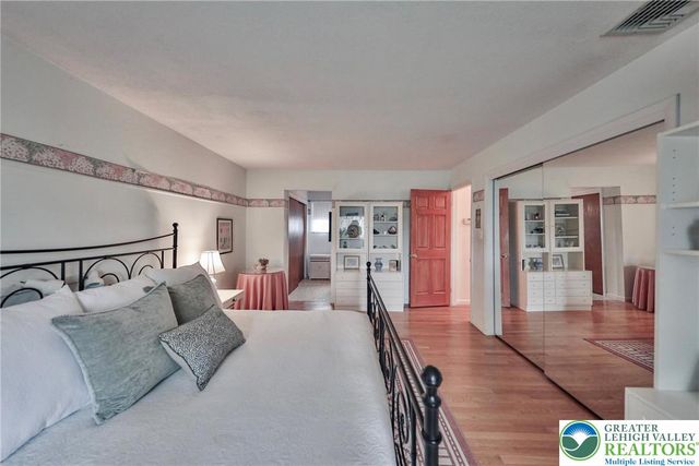 453 Larch Lane, Lower Nazareth Twp, PA 18064
