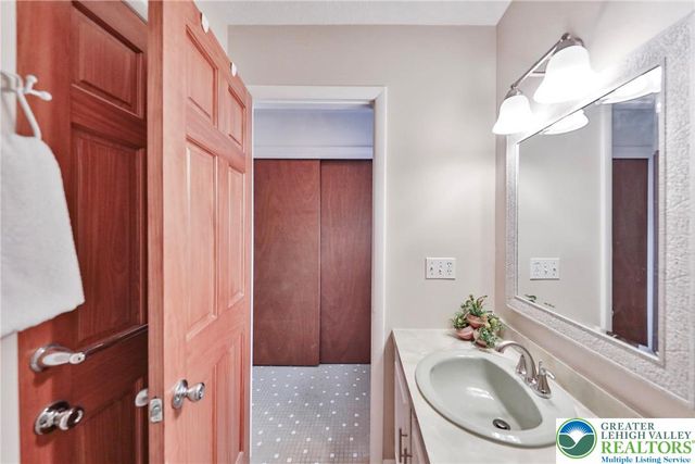 453 Larch Lane, Lower Nazareth Twp, PA 18064