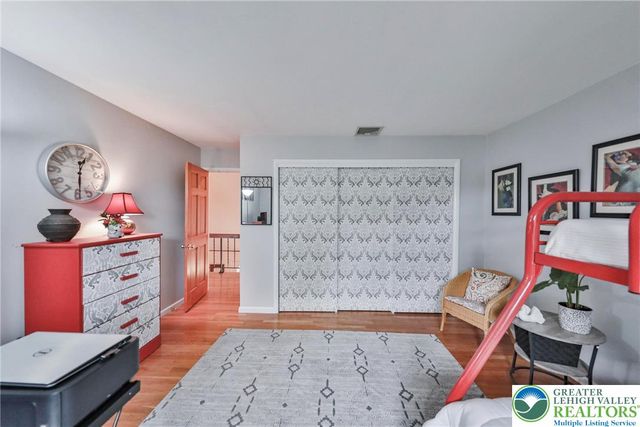 453 Larch Lane, Lower Nazareth Twp, PA 18064