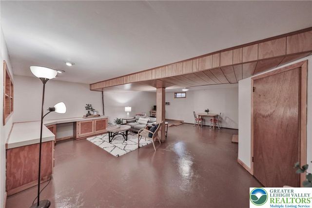453 Larch Lane, Lower Nazareth Twp, PA 18064