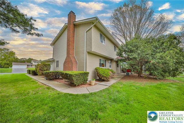 453 Larch Lane, Lower Nazareth Twp, PA 18064