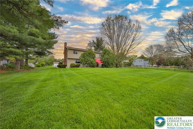 453 Larch Lane, Lower Nazareth Twp, PA 18064