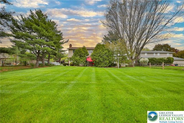 453 Larch Lane, Lower Nazareth Twp, PA 18064