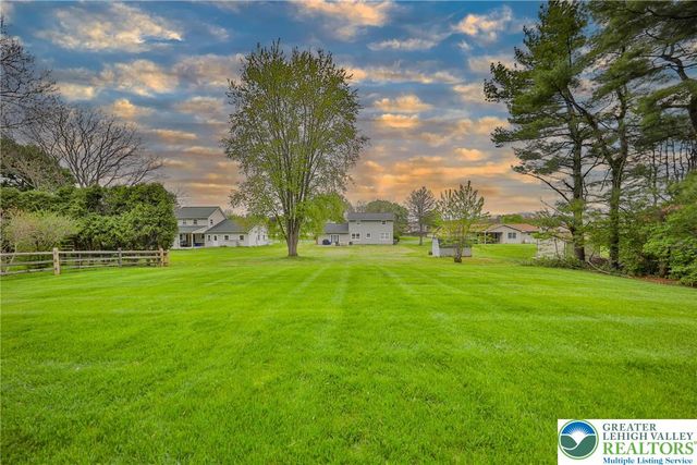 453 Larch Lane, Lower Nazareth Twp, PA 18064
