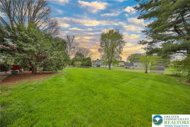 453 Larch Lane, Lower Nazareth Twp, PA 18064
