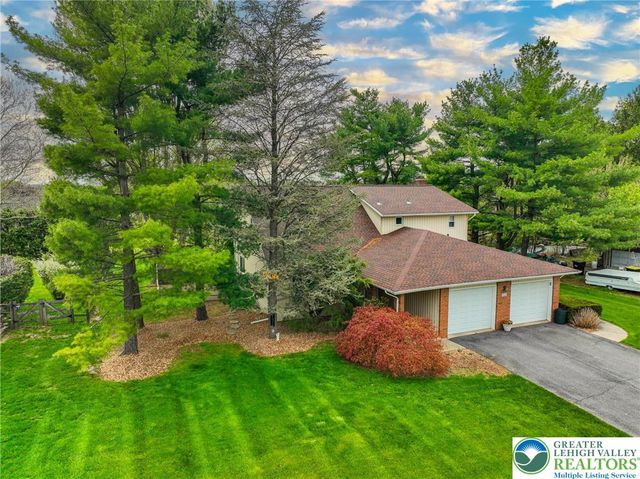 453 Larch Lane, Lower Nazareth Twp, PA 18064