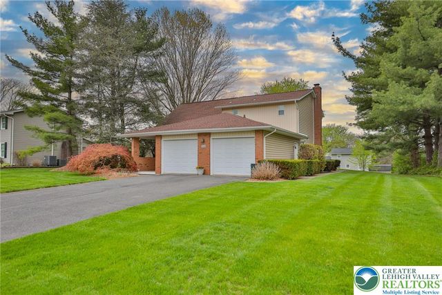 453 Larch Lane, Lower Nazareth Twp, PA 18064