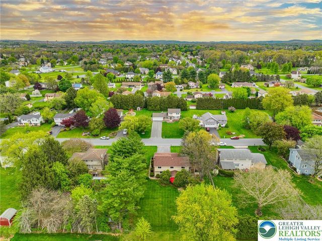 453 Larch Lane, Lower Nazareth Twp, PA 18064