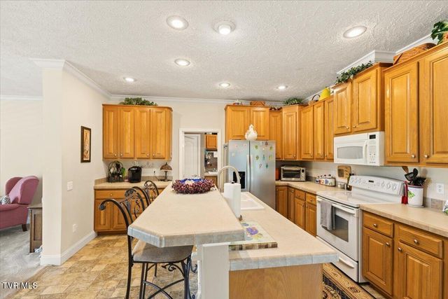 658 Cross Community Road, Blountville, TN 37617