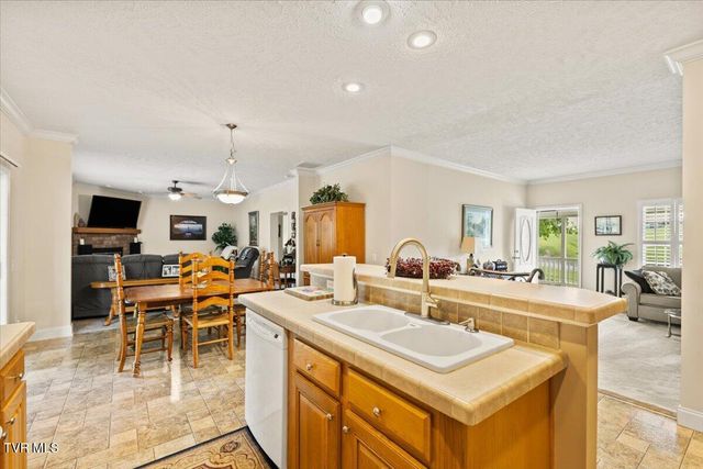 658 Cross Community Road, Blountville, TN 37617