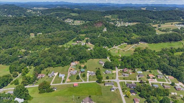 658 Cross Community Road, Blountville, TN 37617