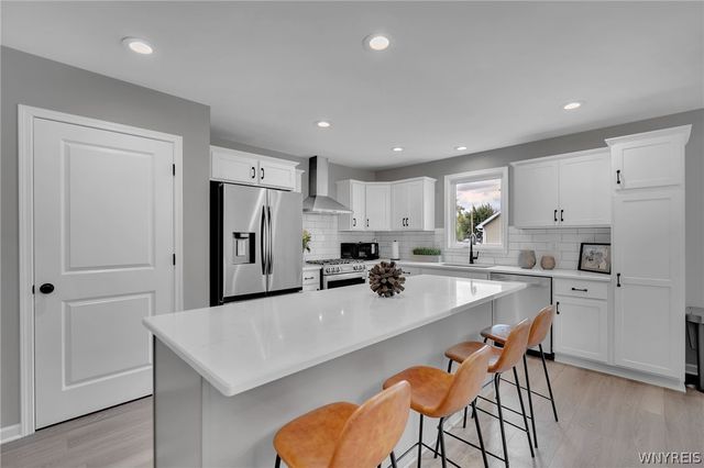 8 Greenspring Court, West Seneca, NY 14224
