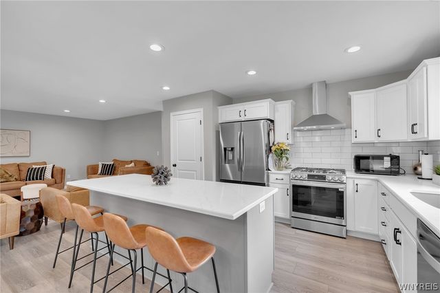 8 Greenspring Court, West Seneca, NY 14224