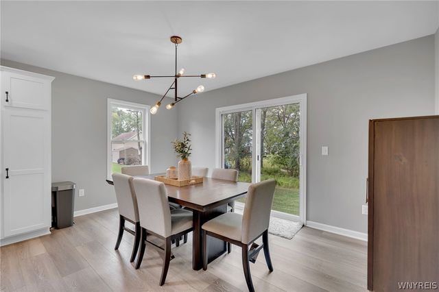 8 Greenspring Court, West Seneca, NY 14224