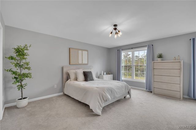 8 Greenspring Court, West Seneca, NY 14224