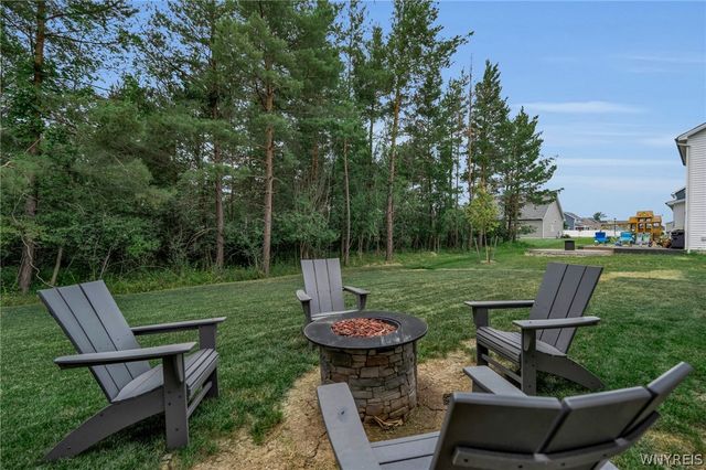 8 Greenspring Court, West Seneca, NY 14224