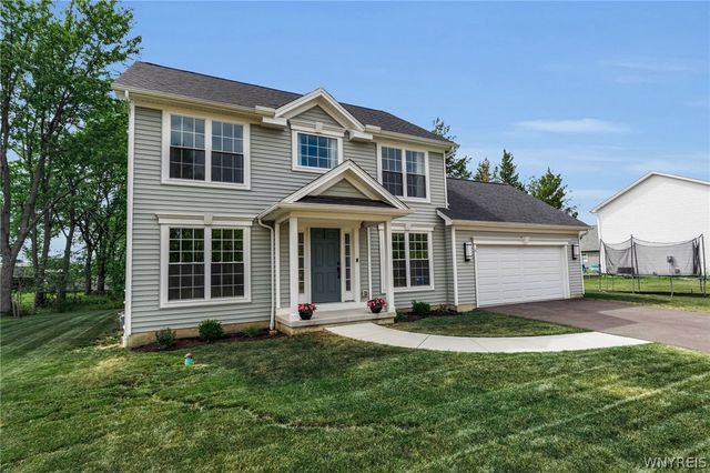8 Greenspring Court, West Seneca, NY 14224