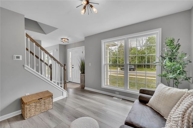 8 Greenspring Court, West Seneca, NY 14224