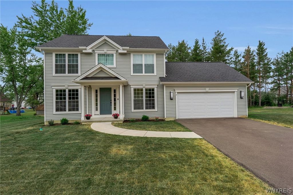 8 Greenspring Court, West Seneca, NY 14224