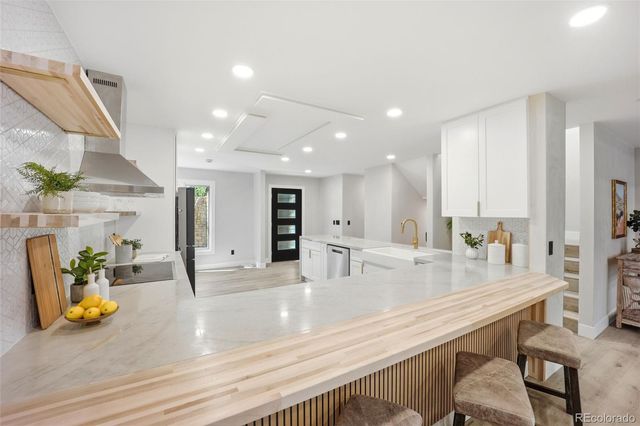1581 W Briarwood Avenue, Littleton, CO 80120