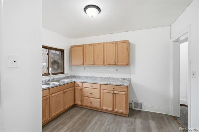 167 Mark Avenue, Pontiac, MI 48341