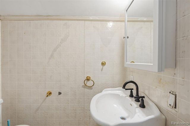 167 Mark Avenue, Pontiac, MI 48341